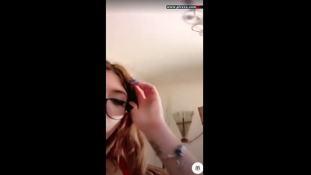 Hellodespina İfşa — Tango Pembe Tangayla Kalça Açıyor
